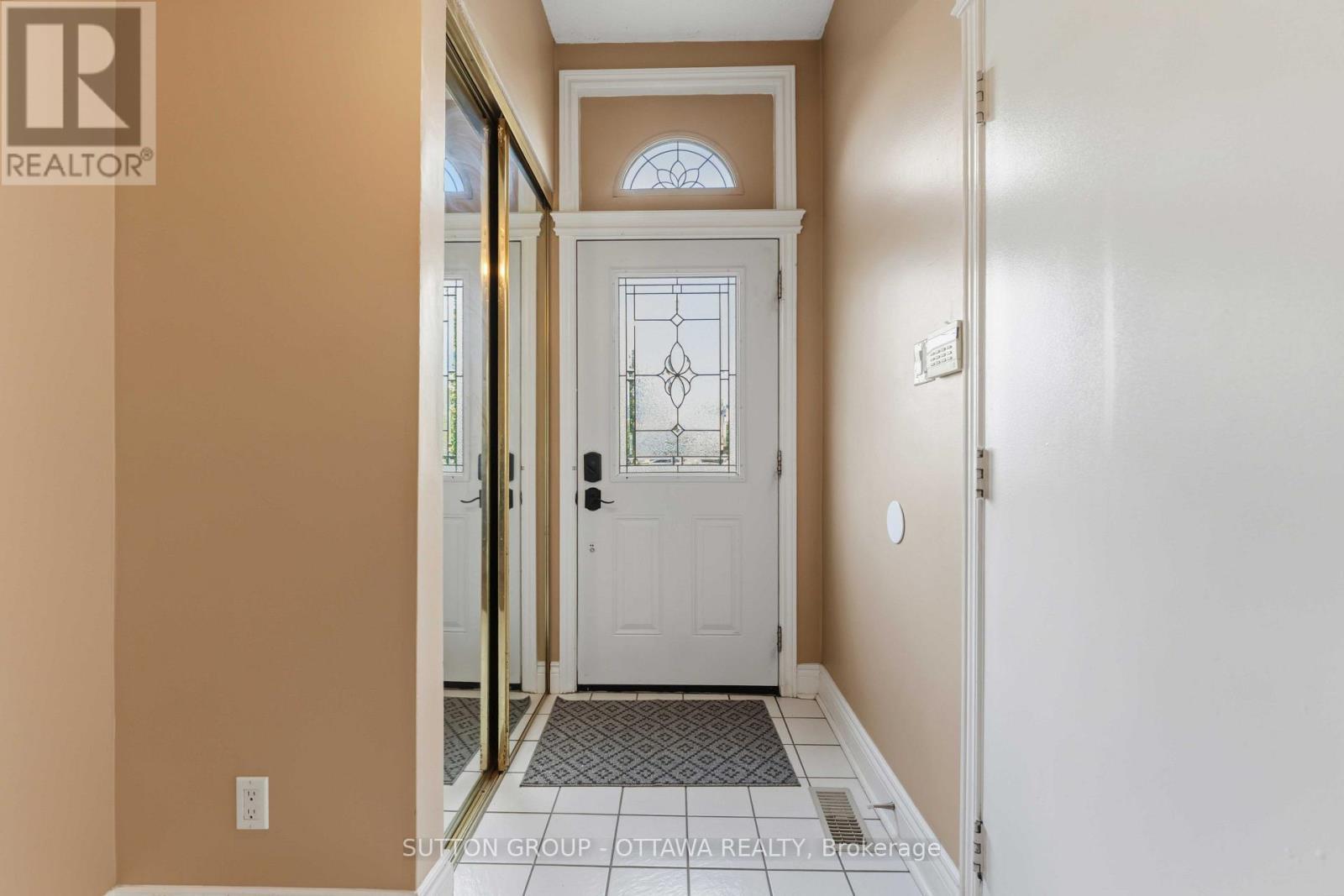 16 Crimson Gate, Ottawa, ON - Indoor Photo Showing Other Room
