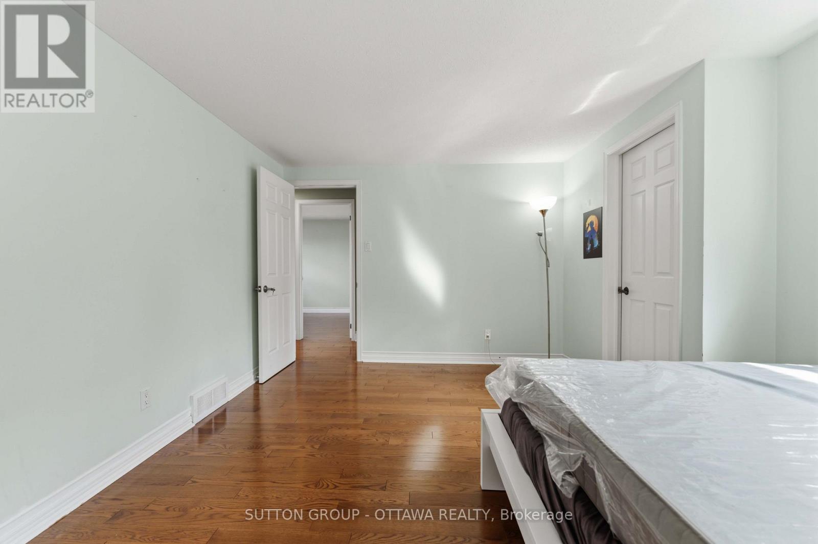 16 Crimson Gate, Ottawa, ON - Indoor
