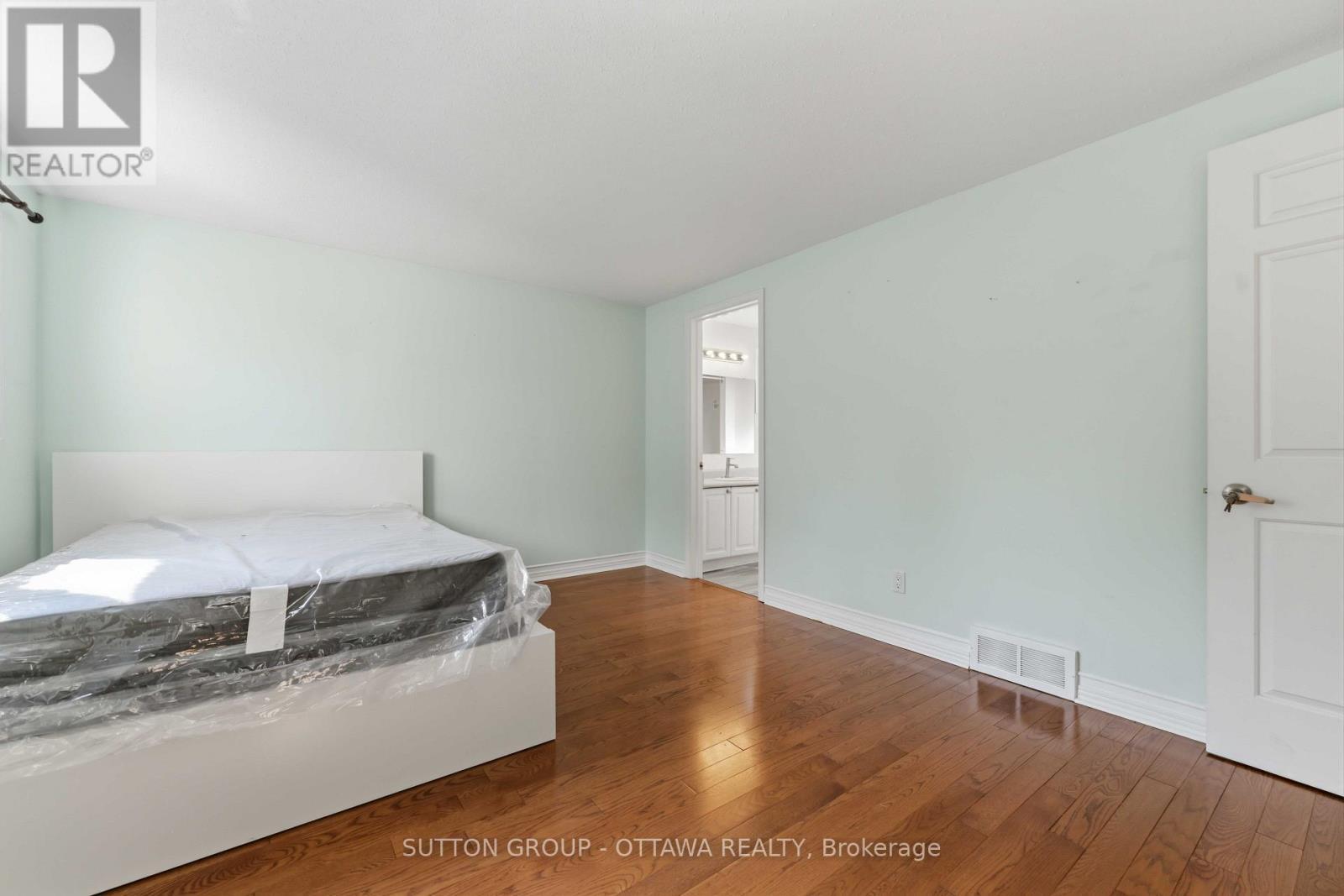 16 Crimson Gate, Ottawa, ON - Indoor Photo Showing Other Room