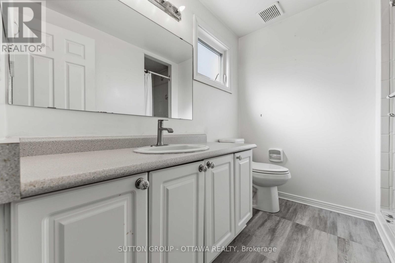 16 Crimson Gate, Ottawa, ON - Indoor Photo Showing Bathroom