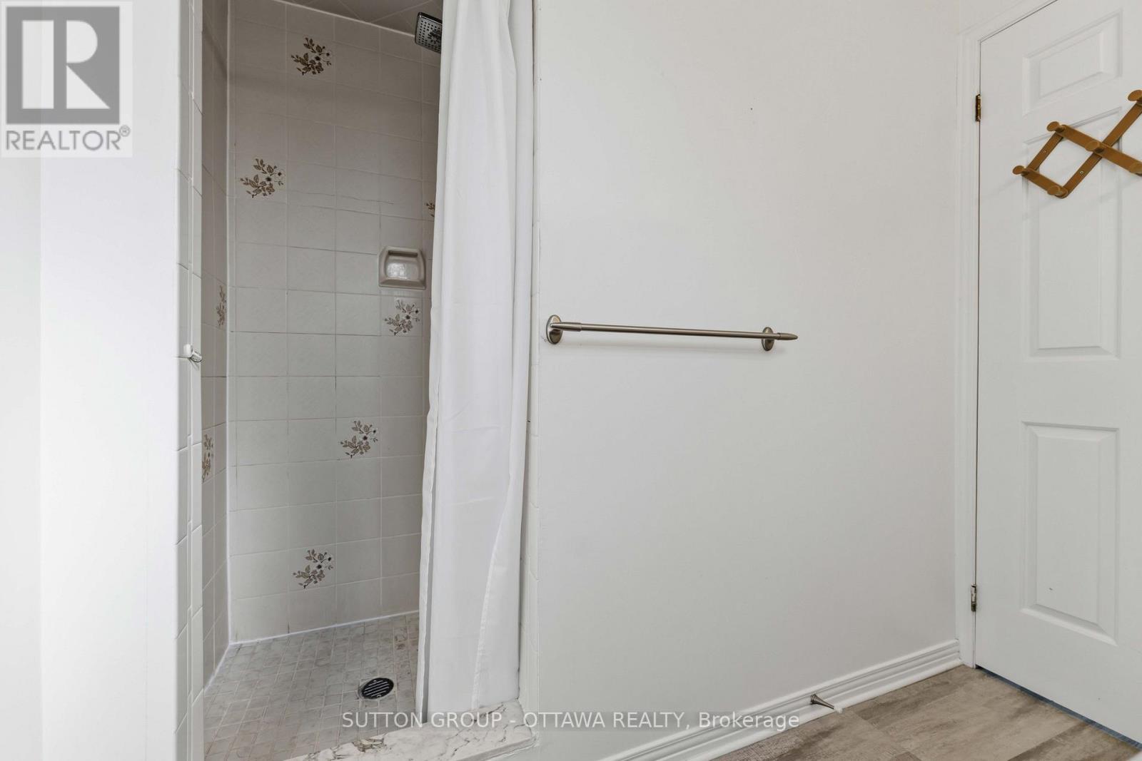16 Crimson Gate, Ottawa, ON - Indoor Photo Showing Bathroom