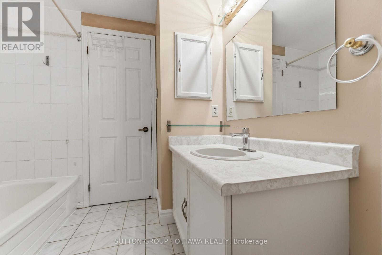 16 Crimson Gate, Ottawa, ON - Indoor Photo Showing Bathroom