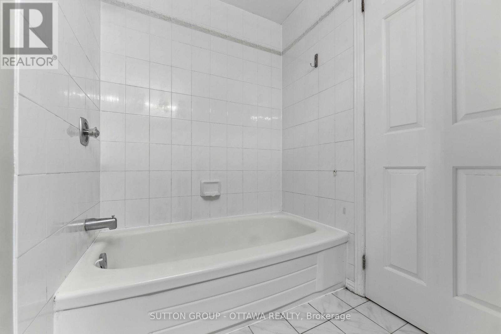 16 Crimson Gate, Ottawa, ON - Indoor Photo Showing Bathroom