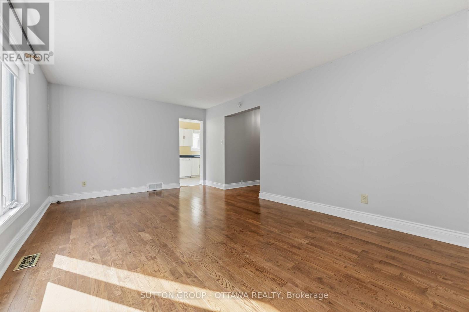 16 Crimson Gate, Ottawa, ON - Indoor Photo Showing Other Room