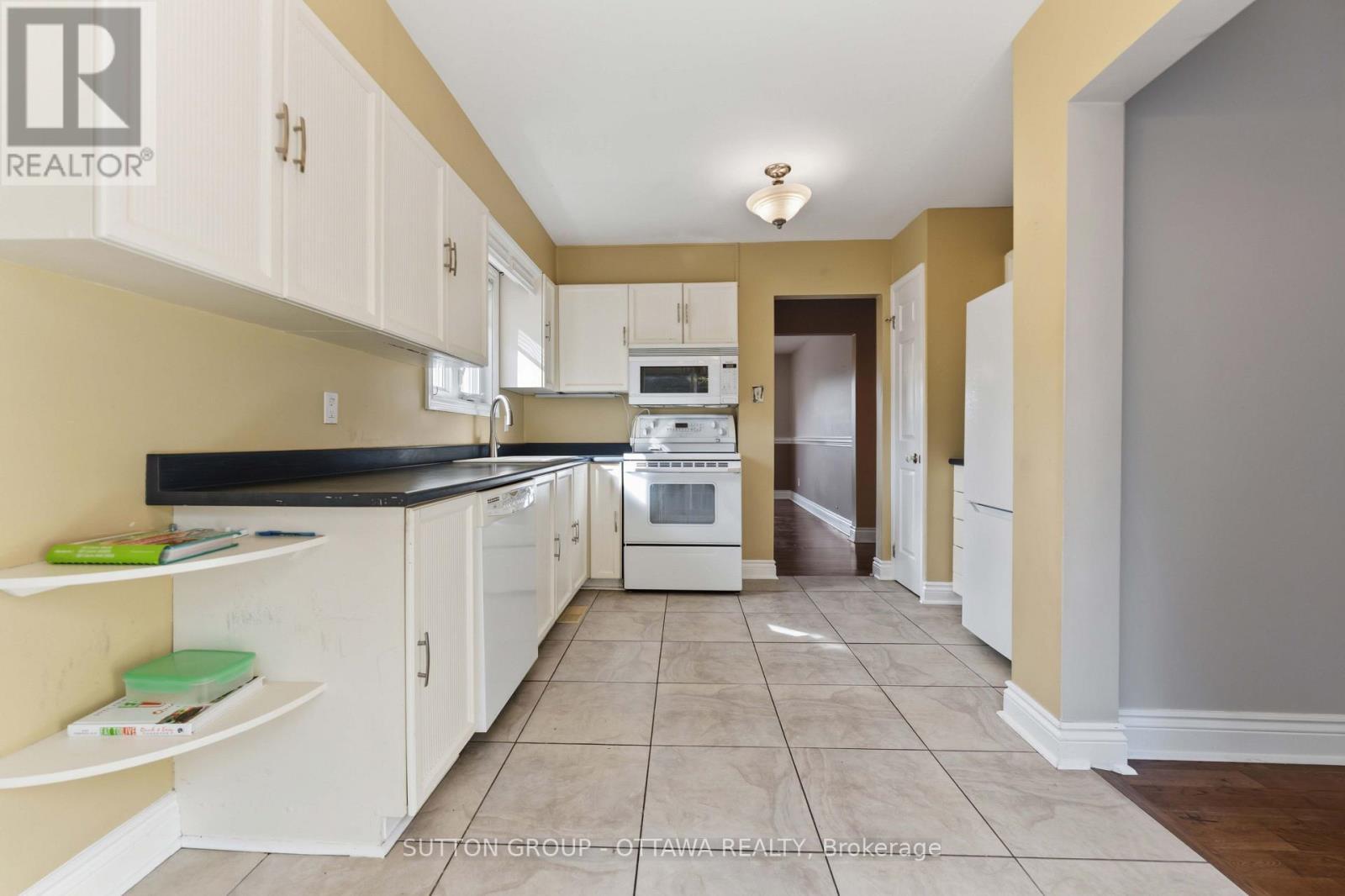 16 Crimson Gate, Ottawa, ON - Indoor Photo Showing Kitchen