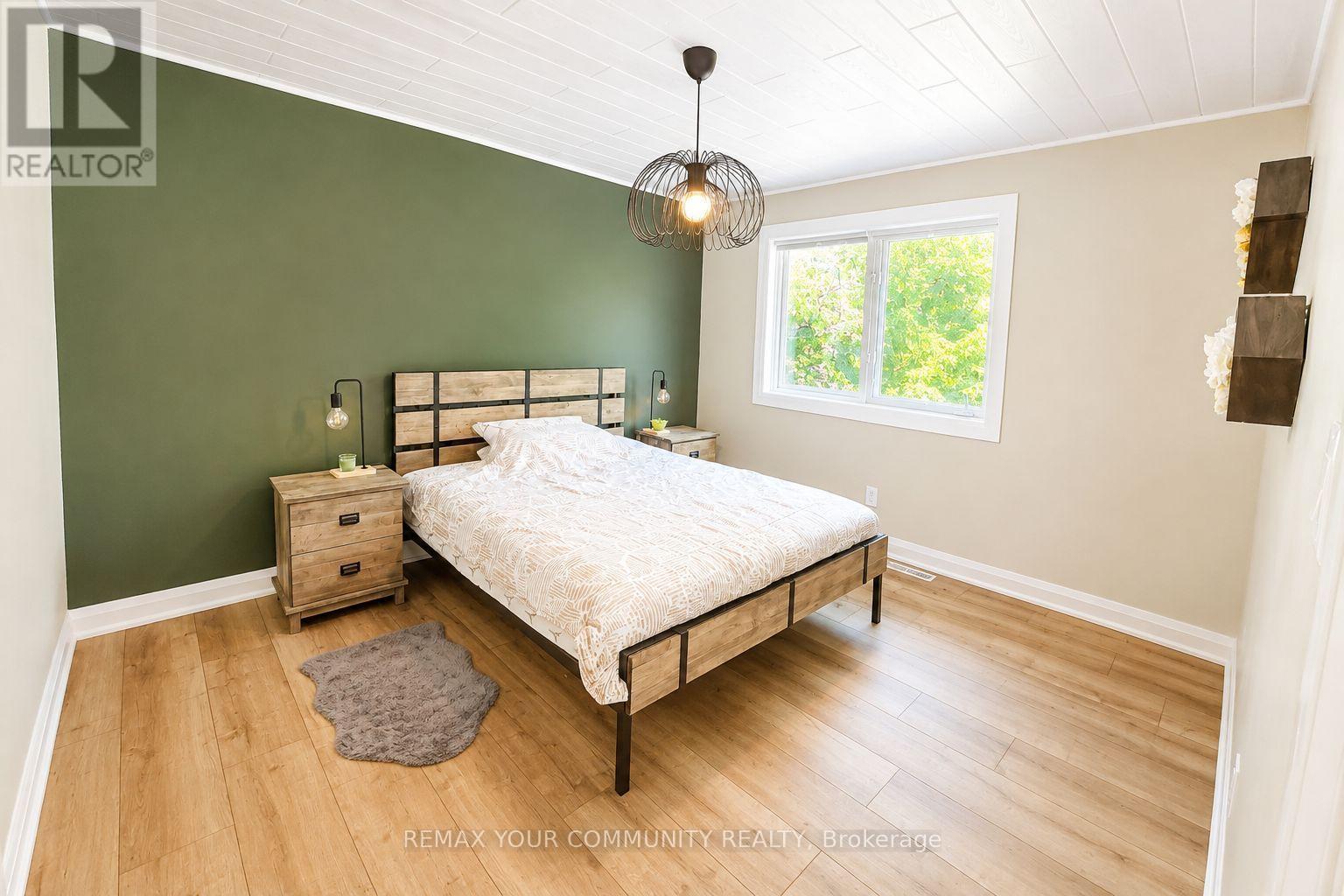 1138 Siesta Drive, Tiny, ON - Indoor Photo Showing Bedroom