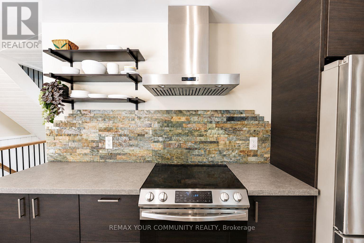 1138 Siesta Drive, Tiny, ON - Indoor Photo Showing Kitchen