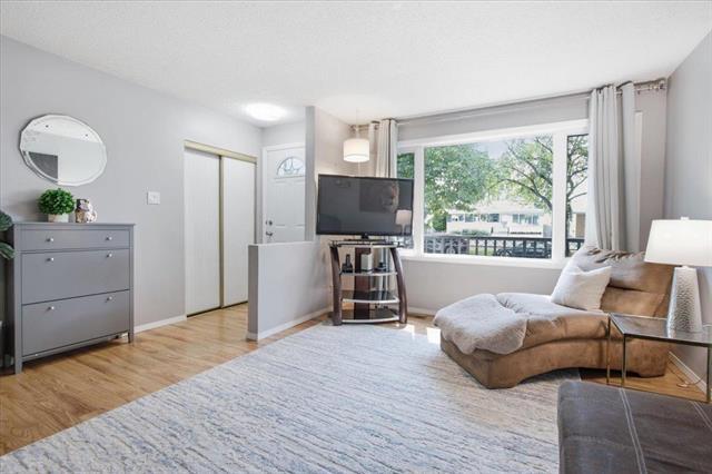 633 Melrose Ave, Winnipeg, MB - Indoor Photo Showing Bedroom