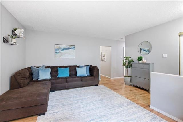633 Melrose Ave, Winnipeg, MB - Indoor Photo Showing Living Room