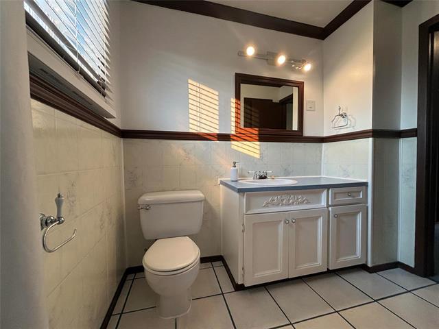 861 Sheppard St, Winnipeg, MB - Indoor Photo Showing Bathroom