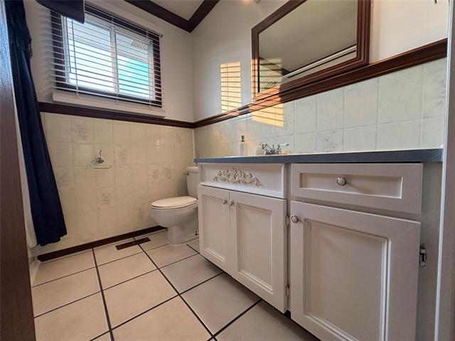 861 Sheppard St, Winnipeg, MB - Indoor Photo Showing Bathroom