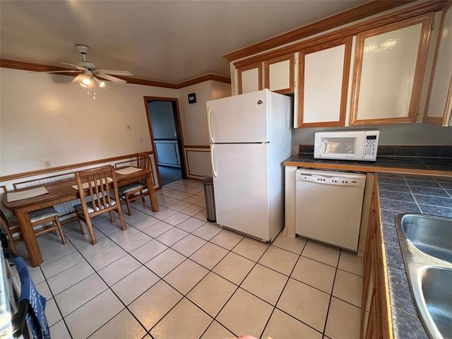 861 Sheppard St, Winnipeg, MB - Indoor Photo Showing Kitchen