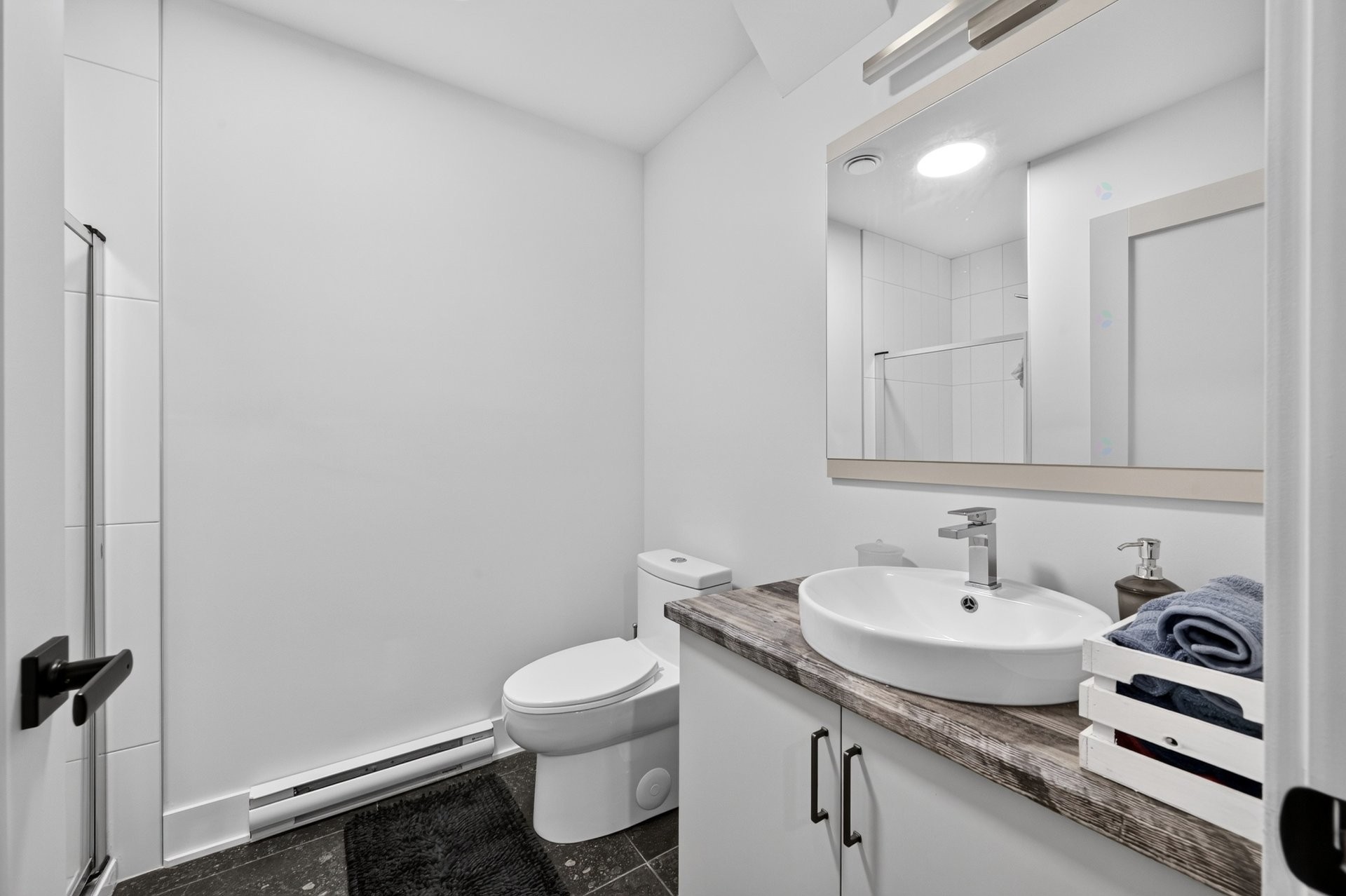 Bathroom - 20 Rue Rousse, Sainte-Clotilde, QC - Indoor Photo Showing Bathroom
