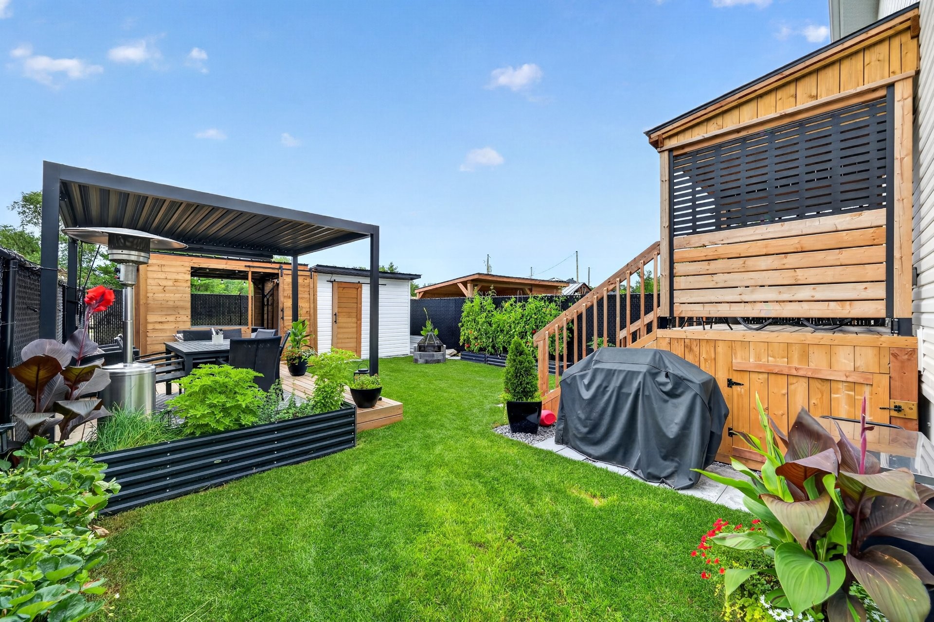 Courtyard - 20 Rue Rousse, Sainte-Clotilde, QC - Outdoor With Exterior