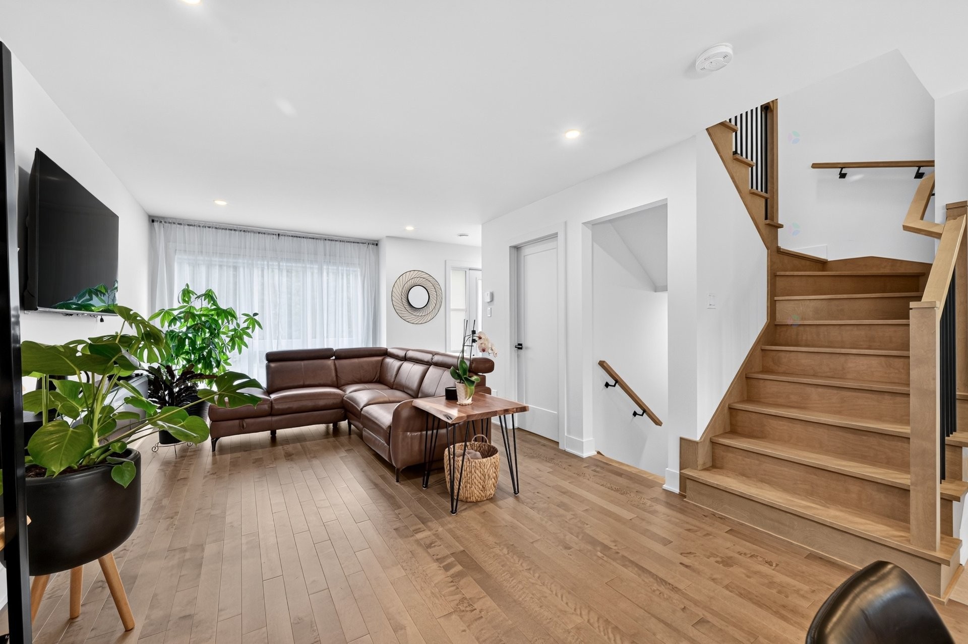 Living Room - 20 Rue Rousse, Sainte-Clotilde, QC - Indoor