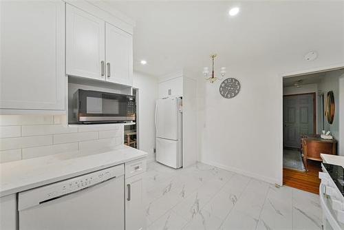2 Voyageur Ave, Winnipeg, MB - Indoor Photo Showing Kitchen