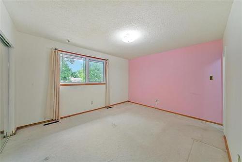 2 Voyageur Ave, Winnipeg, MB - Indoor Photo Showing Other Room