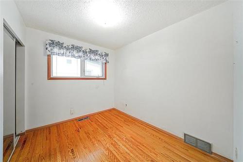 2 Voyageur Ave, Winnipeg, MB - Indoor Photo Showing Other Room