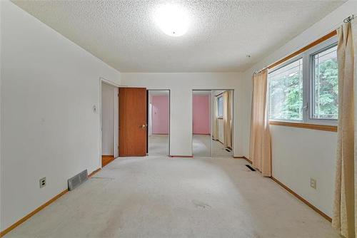 2 Voyageur Ave, Winnipeg, MB - Indoor Photo Showing Other Room