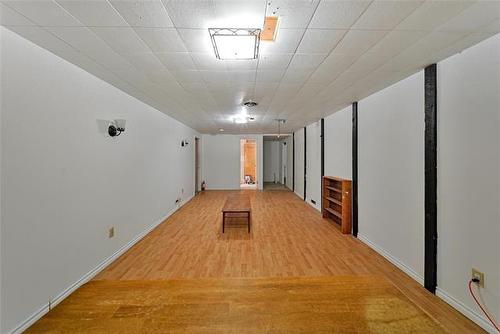 2 Voyageur Ave, Winnipeg, MB - Indoor Photo Showing Other Room
