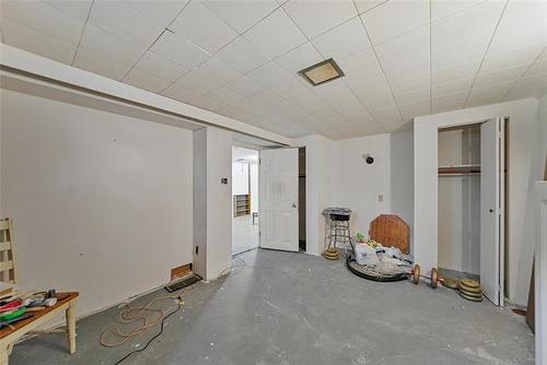 2 Voyageur Ave, Winnipeg, MB - Indoor