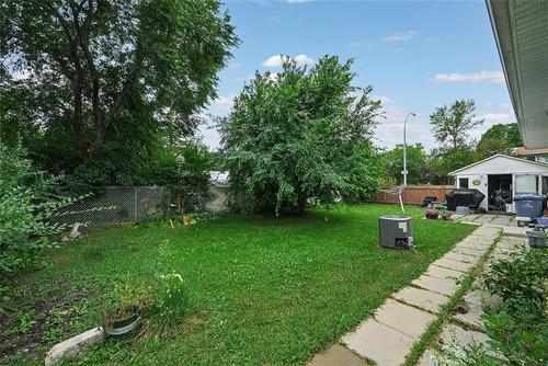2 Voyageur Ave, Winnipeg, MB - Outdoor