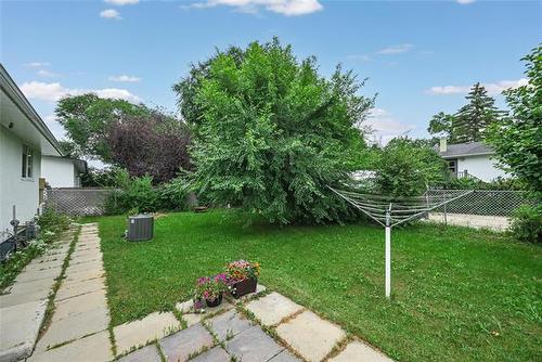2 Voyageur Ave, Winnipeg, MB - Outdoor