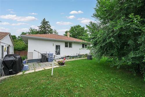 2 Voyageur Ave, Winnipeg, MB - Outdoor