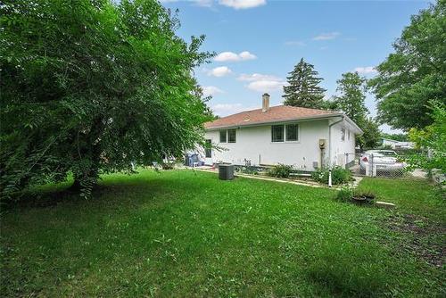2 Voyageur Ave, Winnipeg, MB - Outdoor