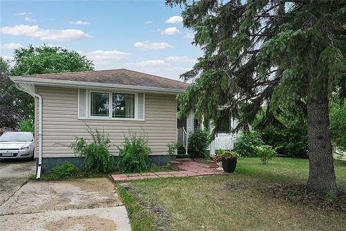 2 Voyageur Ave, Winnipeg, MB - Outdoor