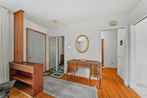 2 Voyageur Ave, Winnipeg, MB - Indoor Photo Showing Other Room