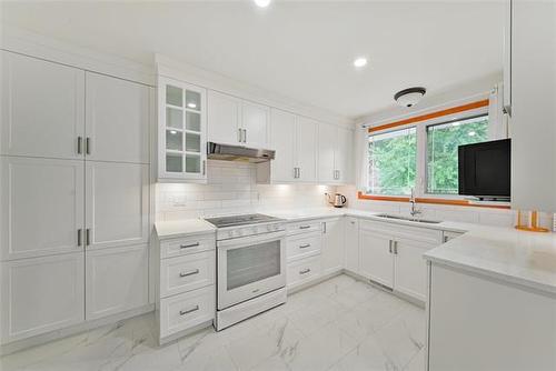 2 Voyageur Ave, Winnipeg, MB - Indoor Photo Showing Kitchen