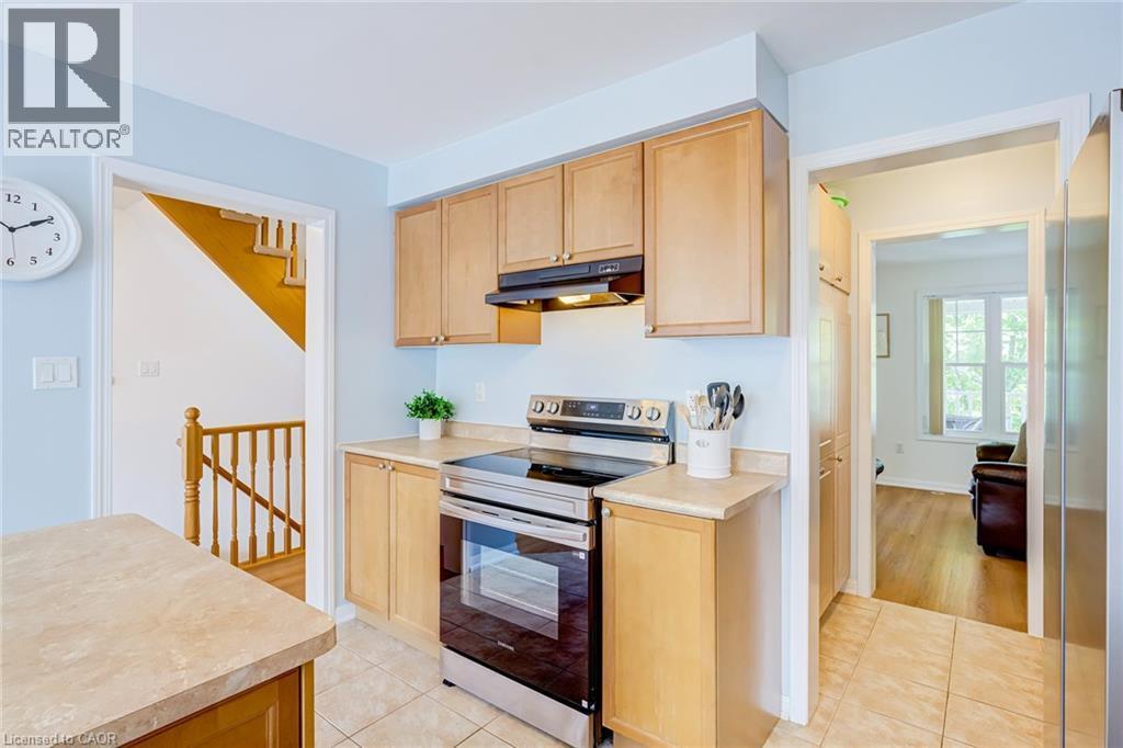 672 Mceastern Path, Milton, ON - Indoor Photo Showing Kitchen
