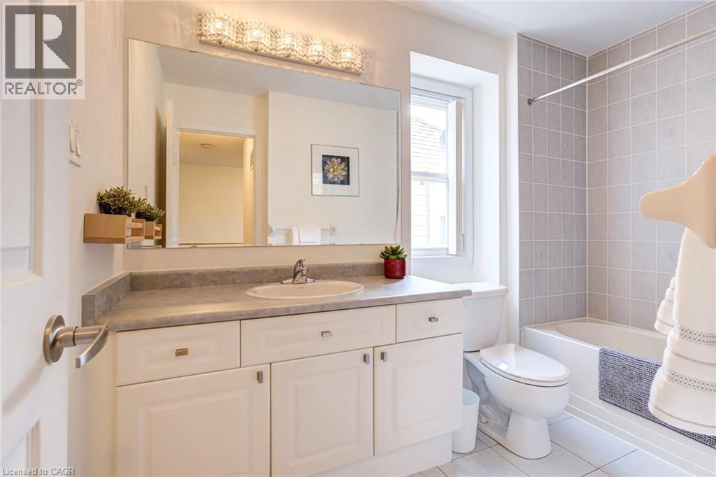 672 Mceastern Path, Milton, ON - Indoor Photo Showing Bathroom