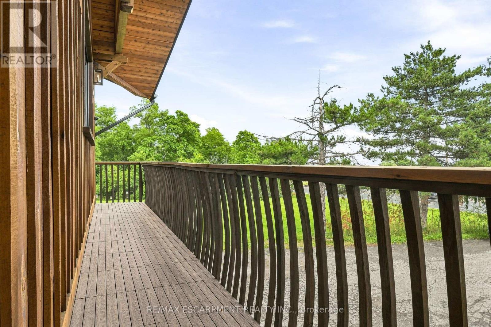 2019 Dundas Street, Burlington, ON - Outdoor