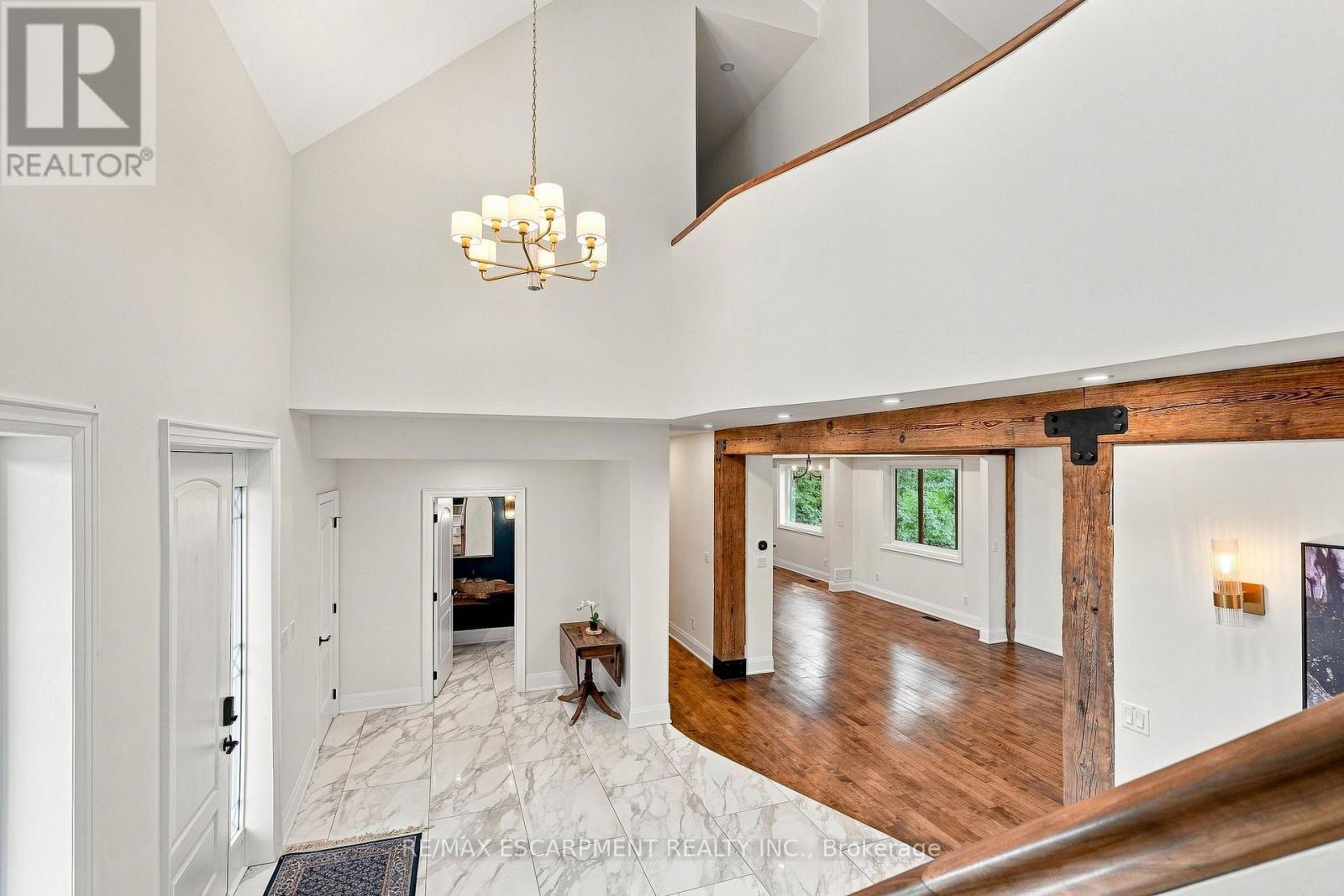 2019 Dundas Street, Burlington, ON - Indoor Photo Showing Other Room