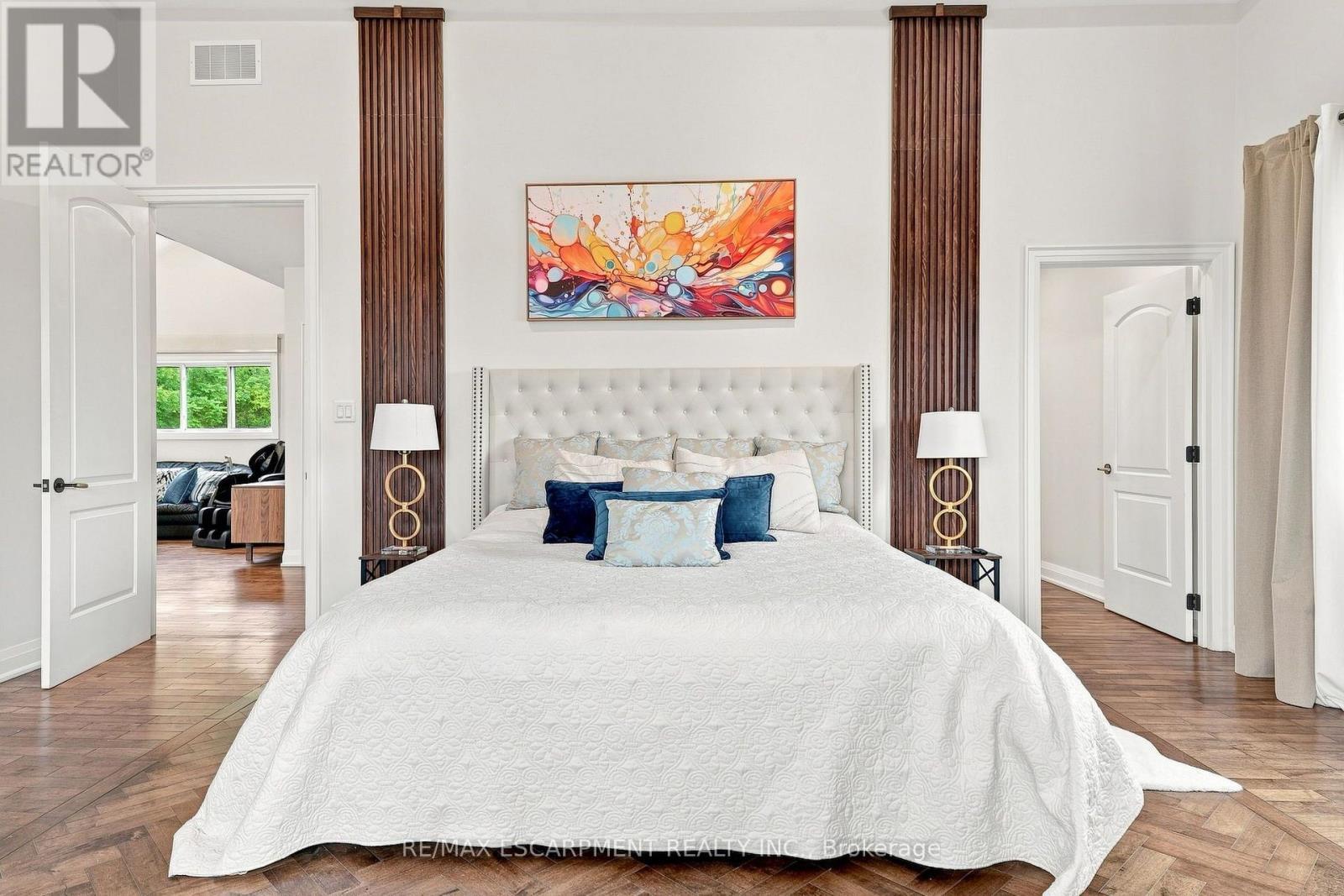 2019 Dundas Street, Burlington, ON - Indoor Photo Showing Bedroom