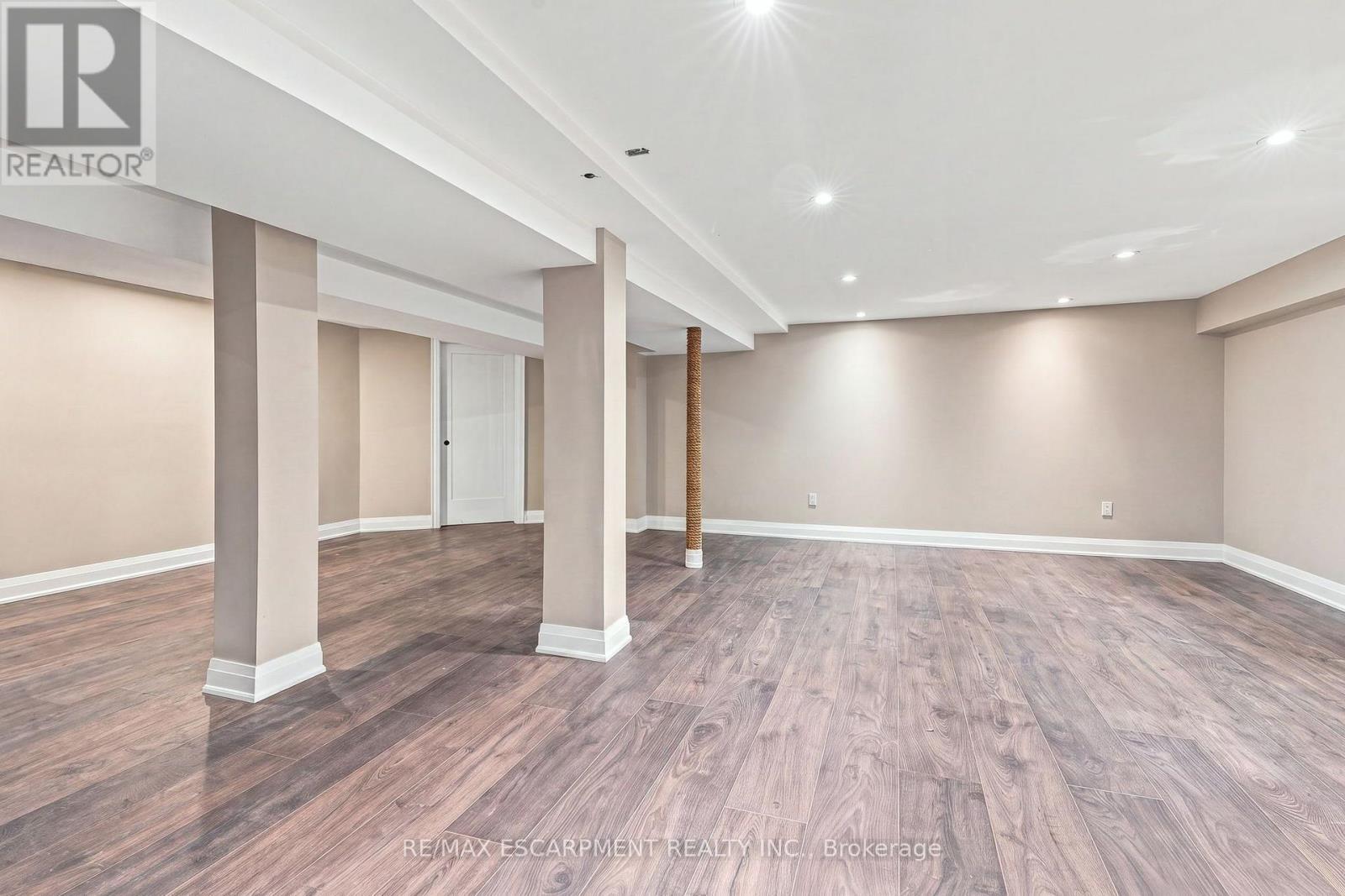 2019 Dundas Street, Burlington, ON - Indoor