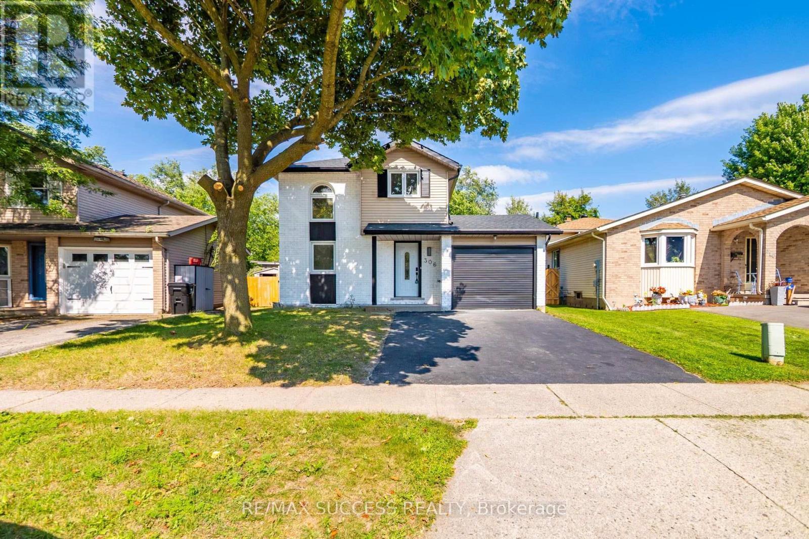 306 Sekura Street, Cambridge, ON - Outdoor With Facade