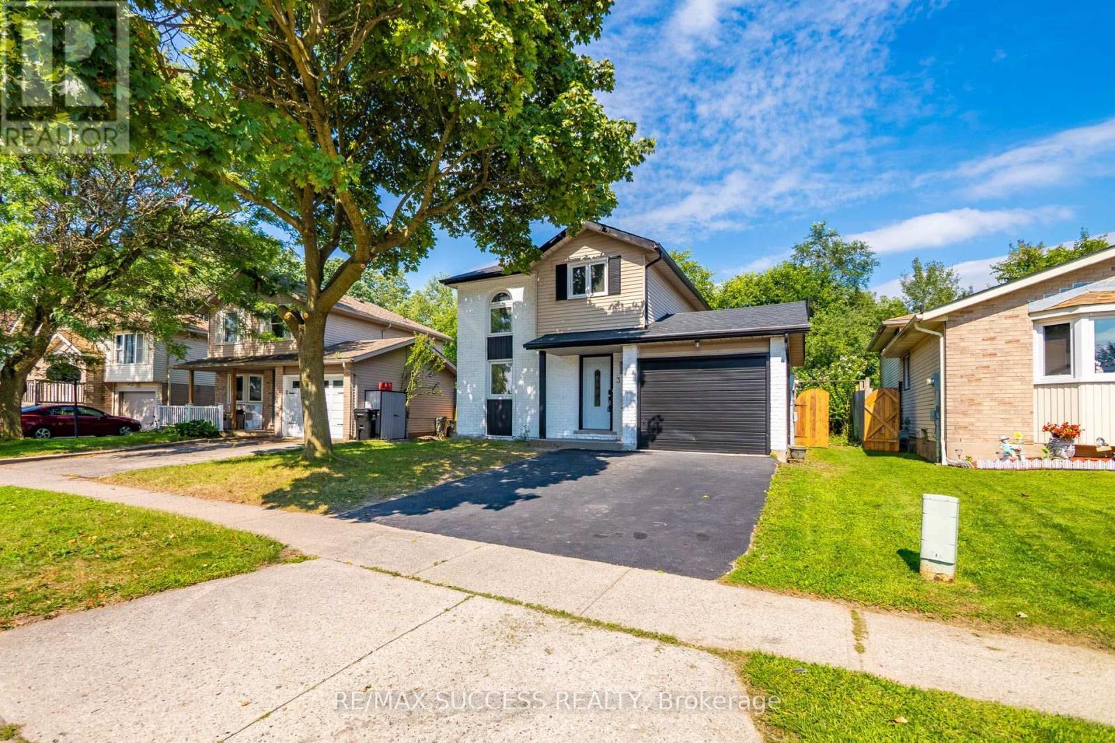 306 Sekura Street, Cambridge, ON - Outdoor With Facade