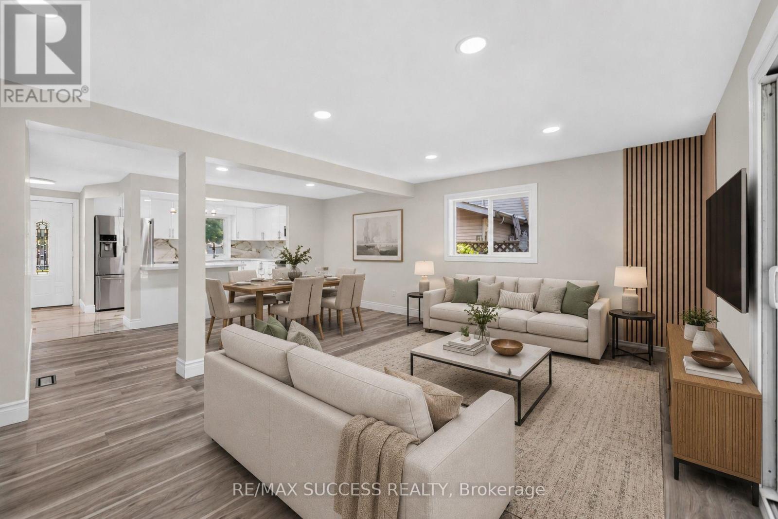306 Sekura Street, Cambridge, ON - Indoor Photo Showing Living Room