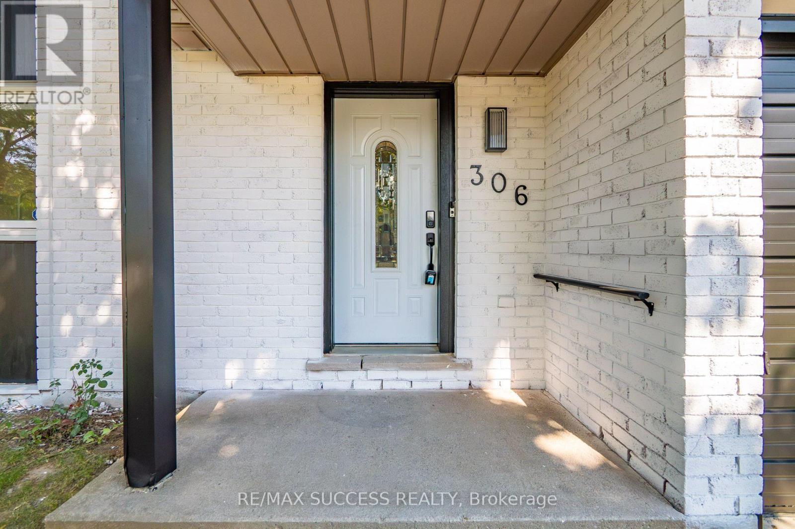 306 Sekura Street, Cambridge, ON - Outdoor With Exterior