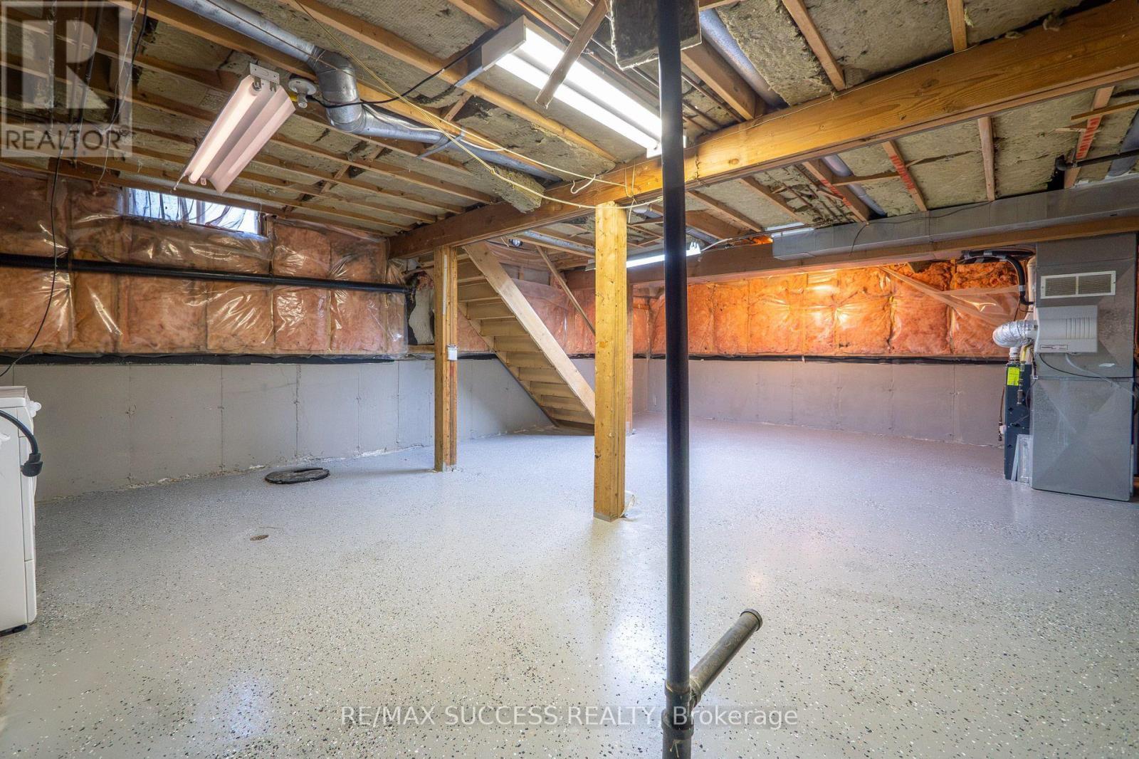 306 Sekura Street, Cambridge, ON - Indoor Photo Showing Basement