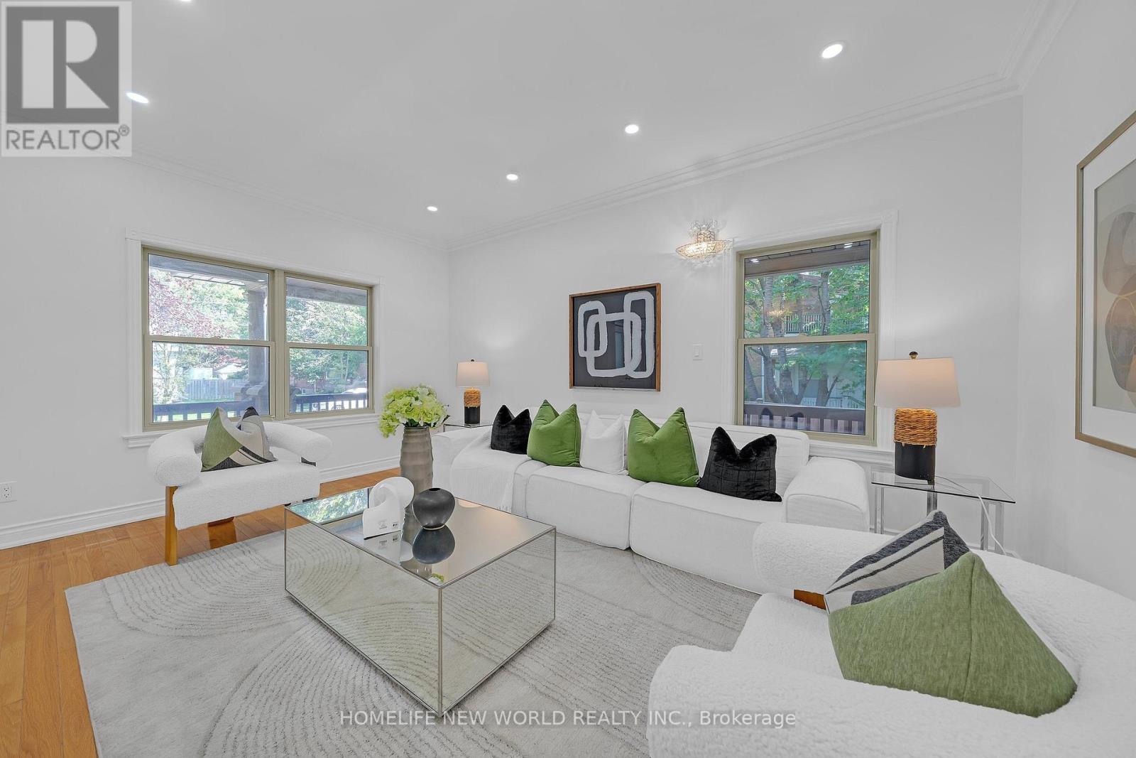 9 Pavillion Street, Markham, ON - Indoor Photo Showing Living Room