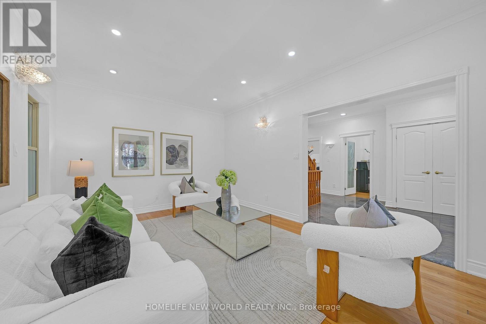 9 Pavillion Street, Markham, ON - Indoor Photo Showing Living Room