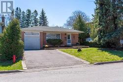 UPPER FLOOR - 304 ROYWOOD CRESCENT Newmarket, ON L3Y 1A5