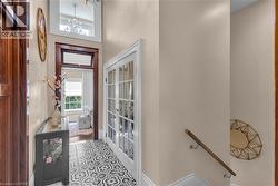 Light-drenched 2nd storey hallway. - 