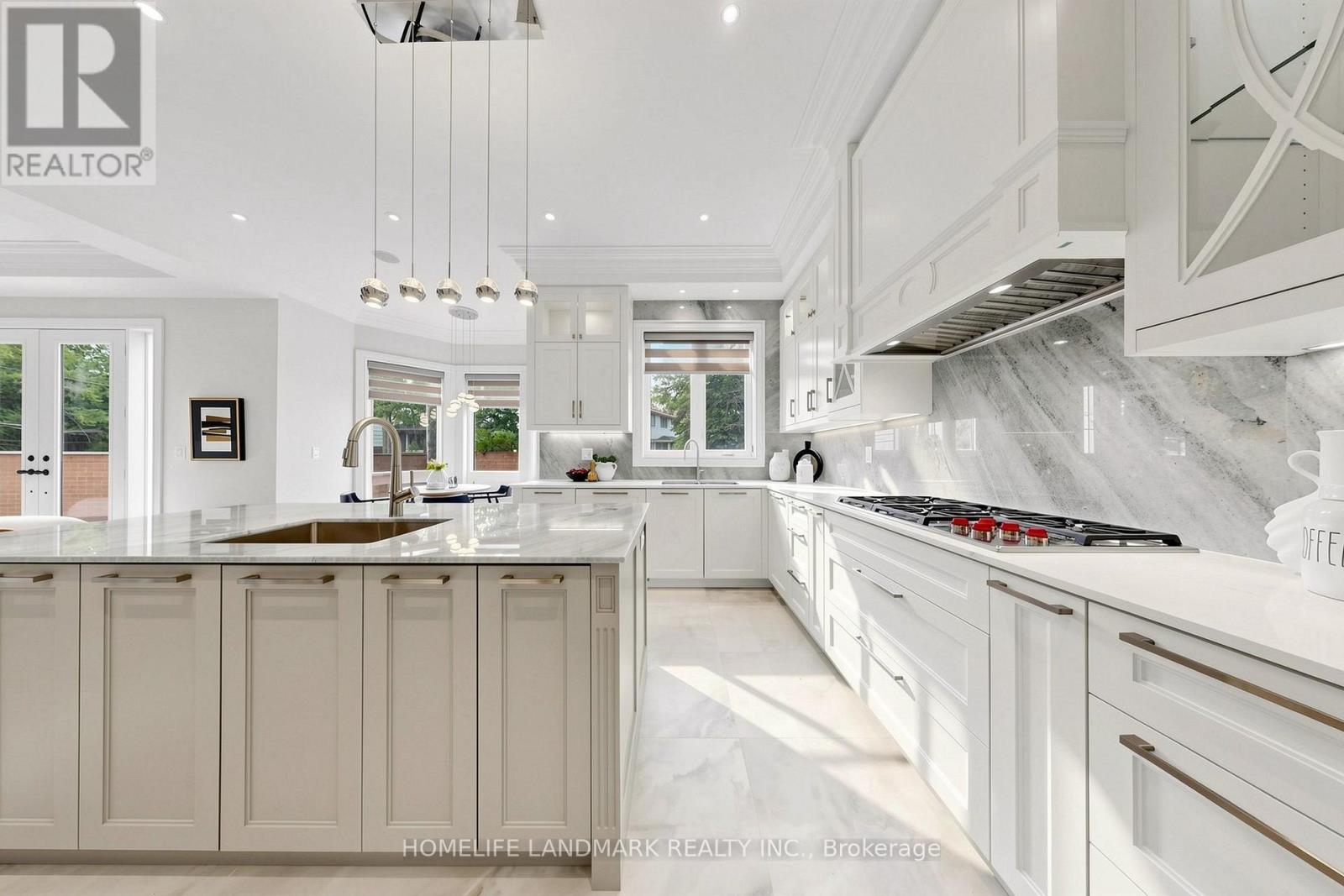 1 Tuscay Court, Markham, ON - Indoor Photo Showing Kitchen With Upgraded Kitchen