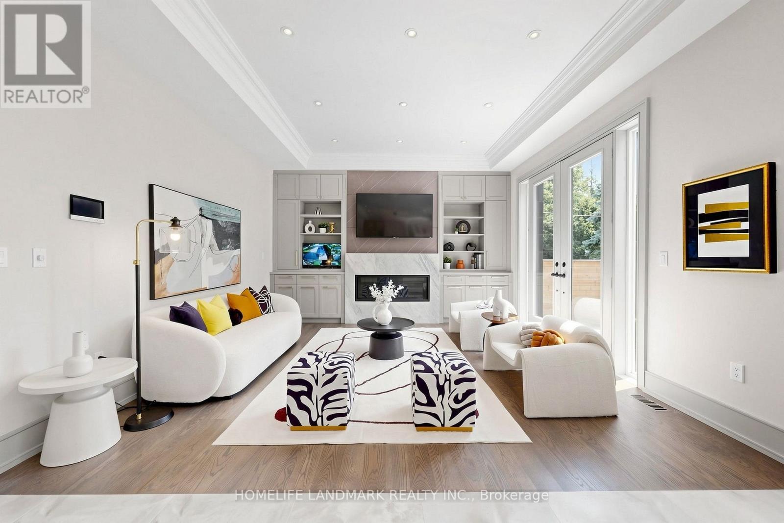 1 Tuscay Court, Markham, ON - Indoor Photo Showing Living Room