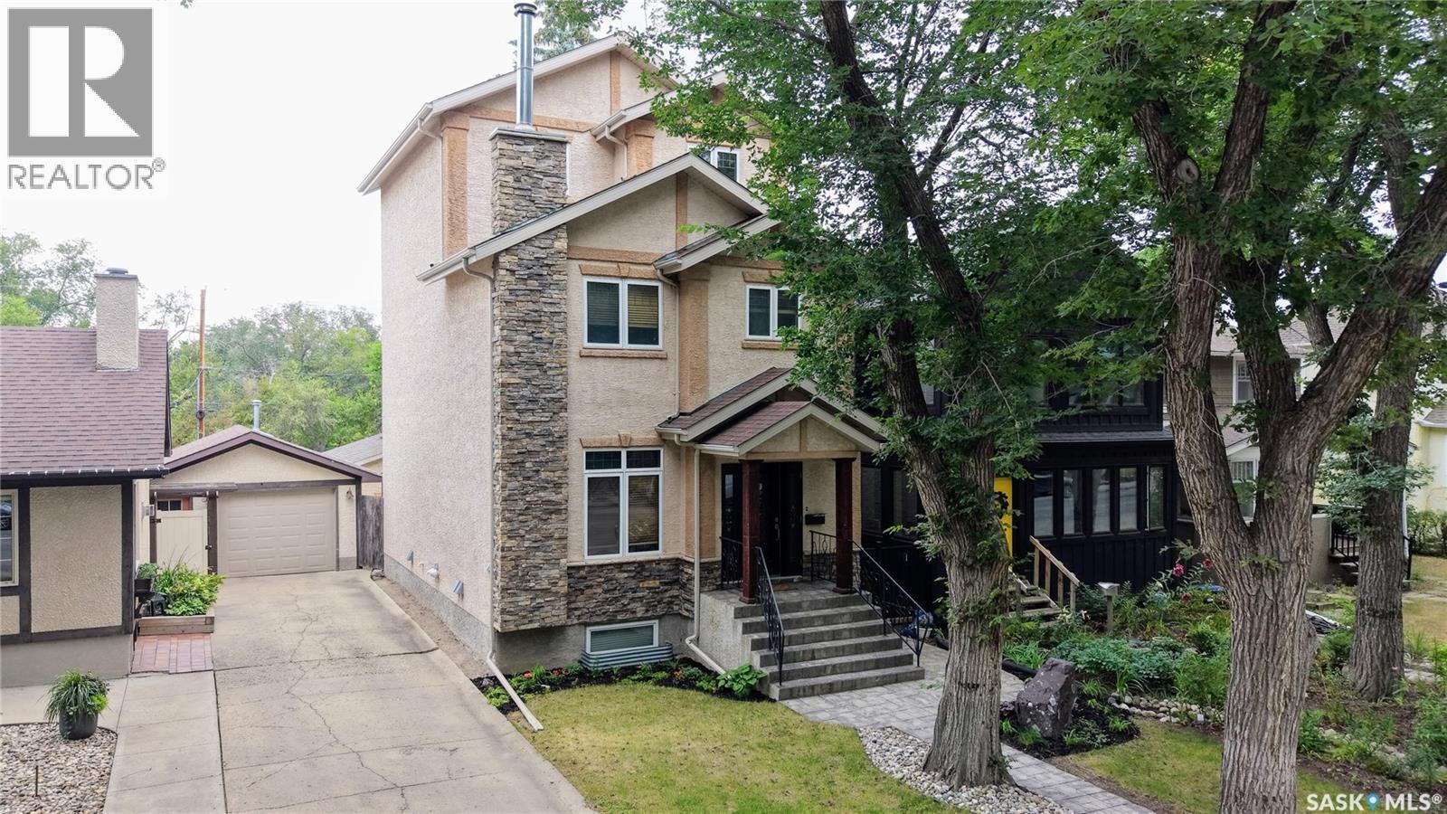 2830 Regina Avenue, Regina, SK - Outdoor With Facade